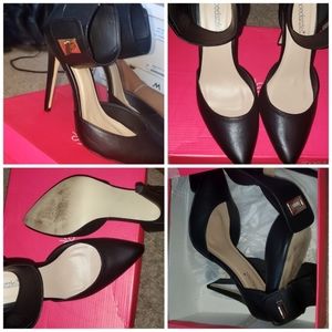 Gently worn black pumps size 11